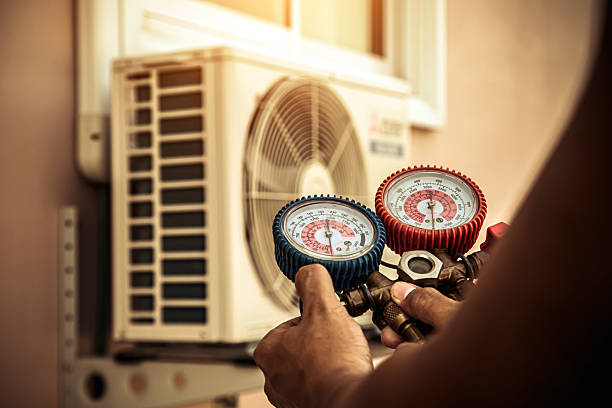 Professional Ac Installation technician working in Mineral Springs, AR